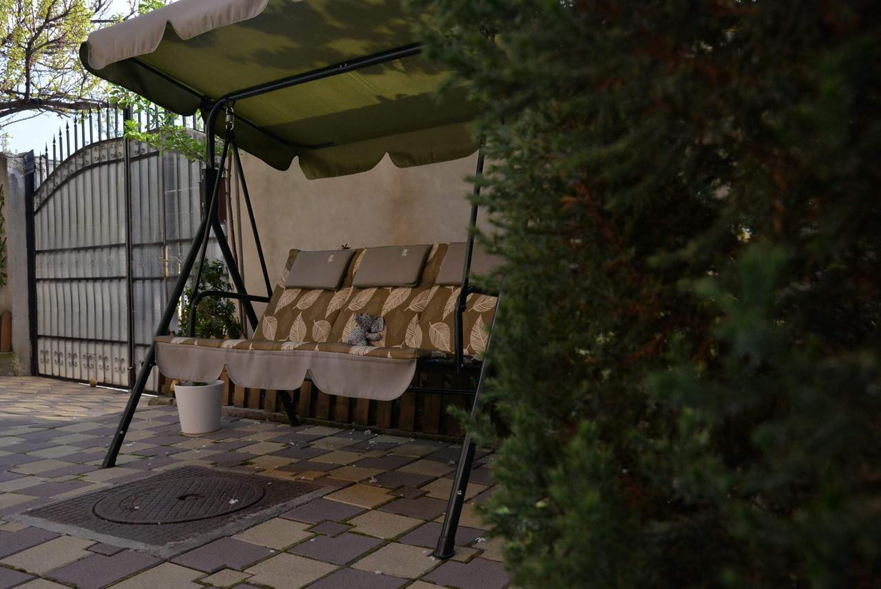 Collosal Studio Bukares Bagian luar foto