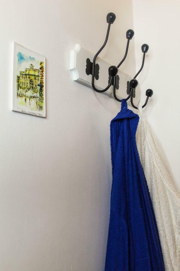 Collosal Studio Bukares Bagian luar foto