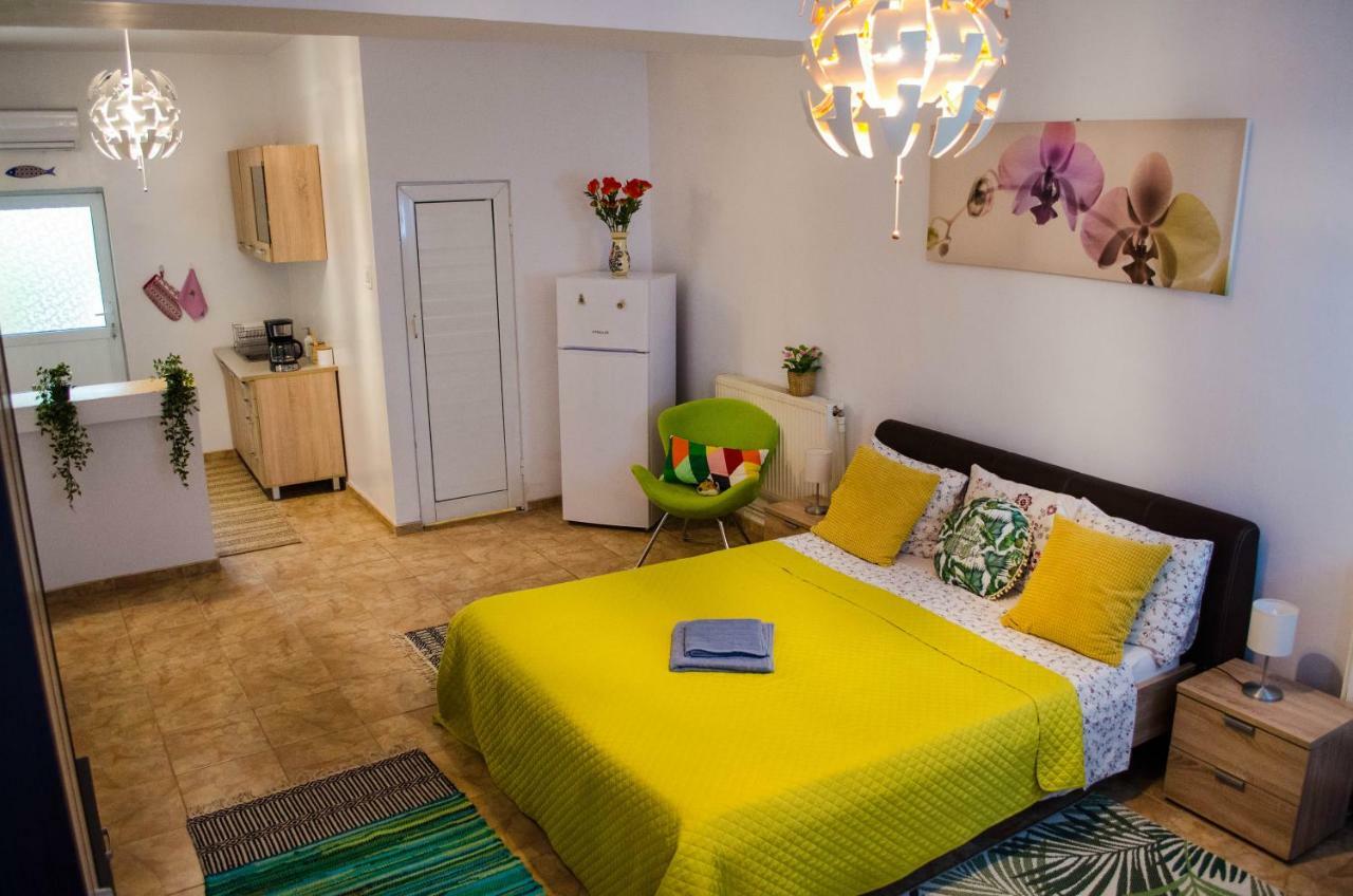 Collosal Studio Bukares Bagian luar foto