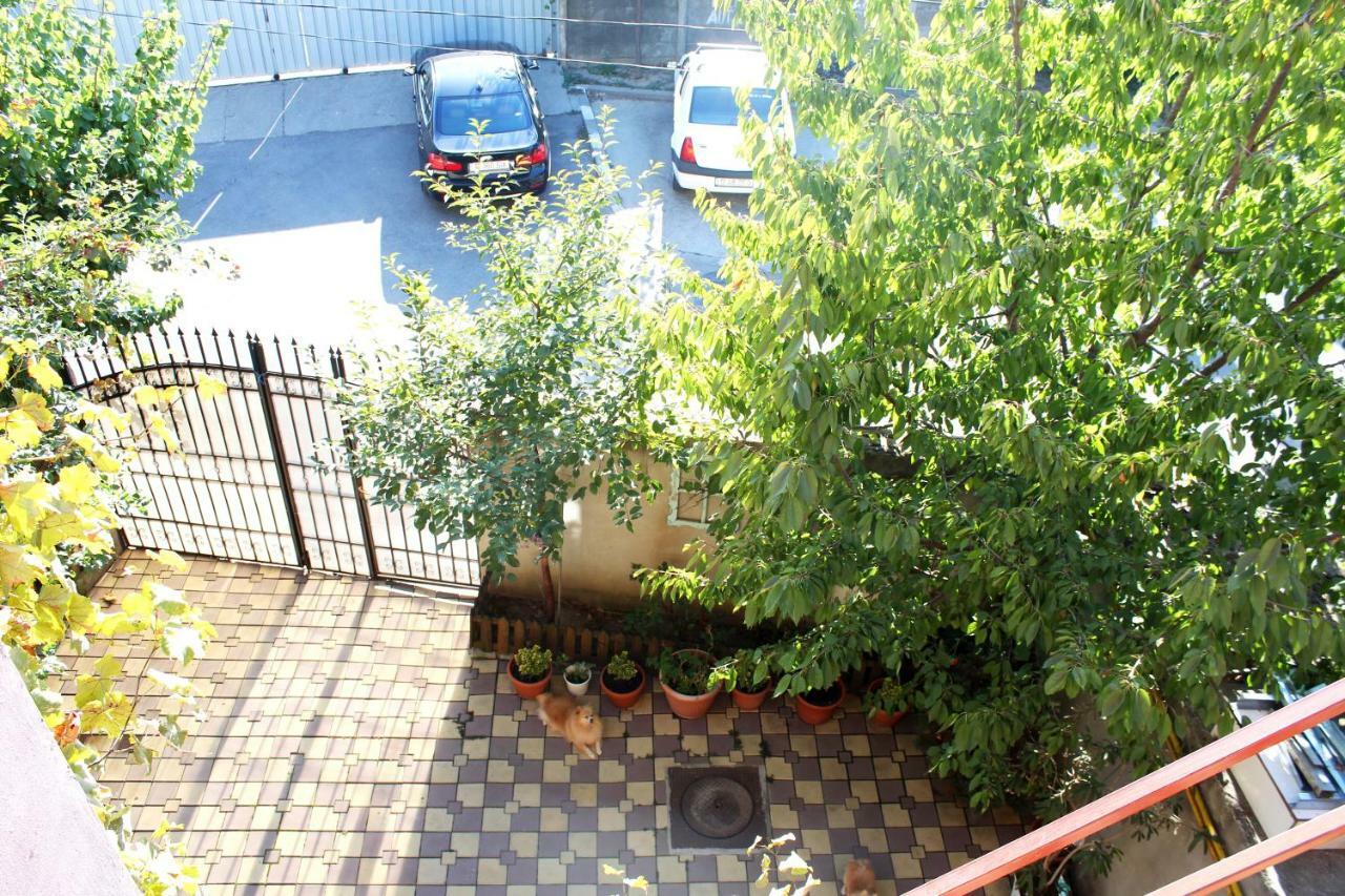 Collosal Studio Bukares Bagian luar foto